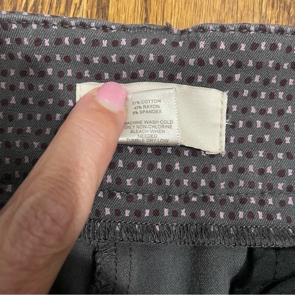 LOFT Modern Style Pants Size 8 Gray Pink Geometric Design - Picture 4 of 10